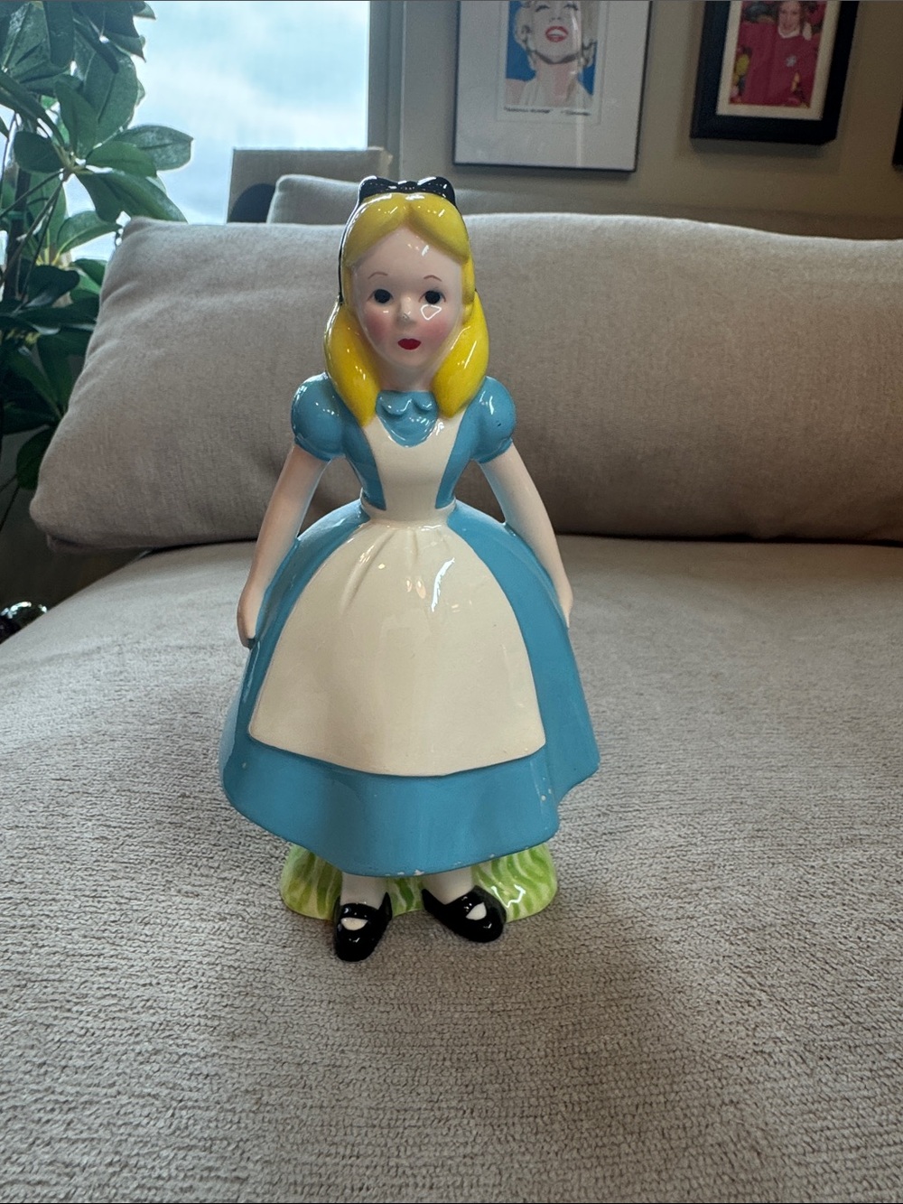 Vintage, Collectable Alice in Wonderland Figurine - Picture 3 of 7
